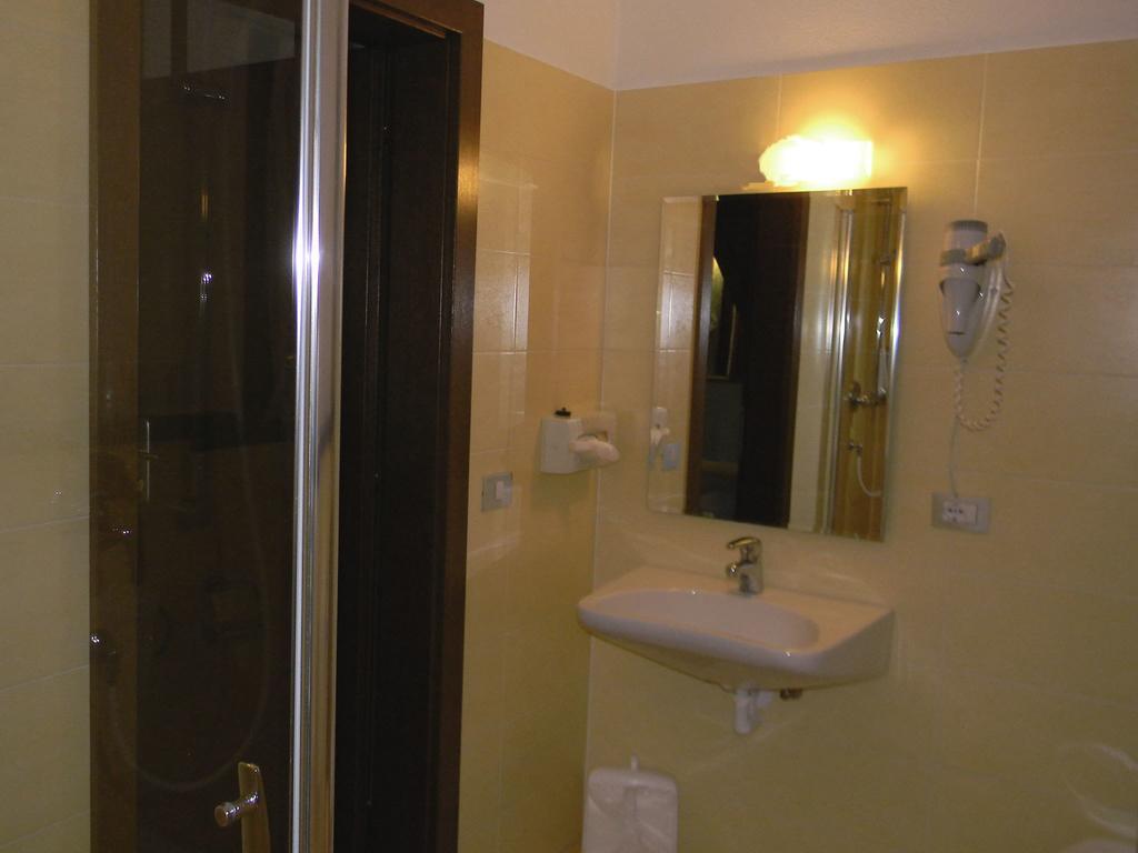 Hotel Bologna Brunico Room photo